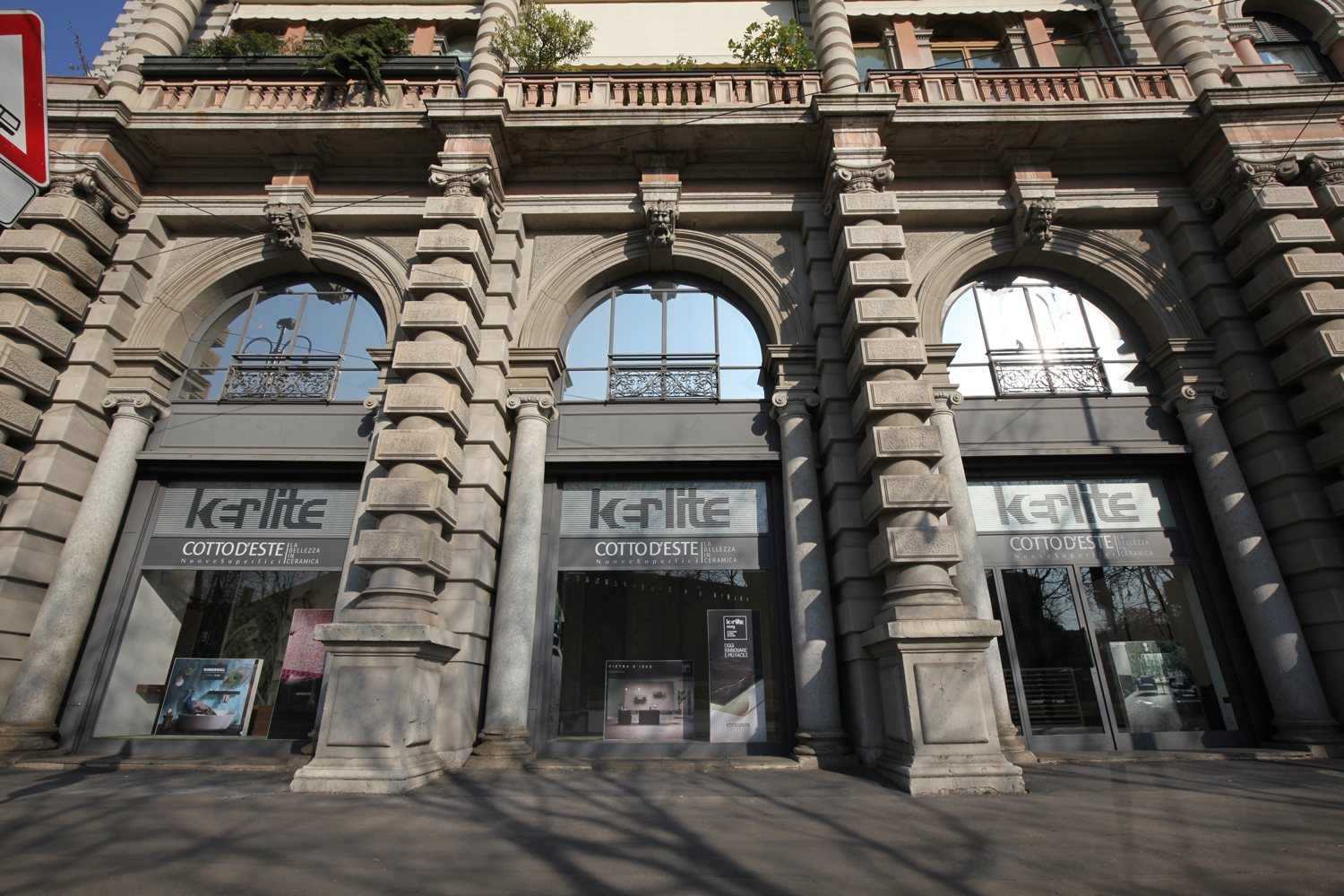 SHOWROOM MAILAND: Foto 17