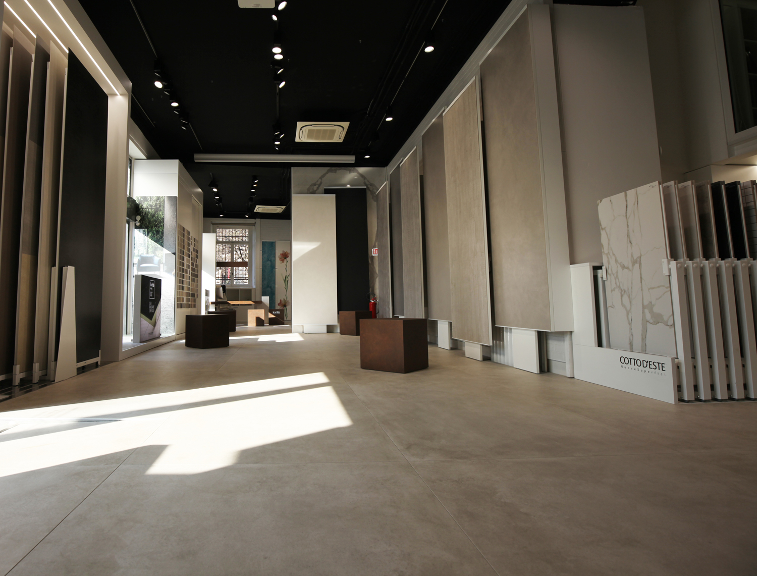 SHOWROOM MAILAND: Foto 5